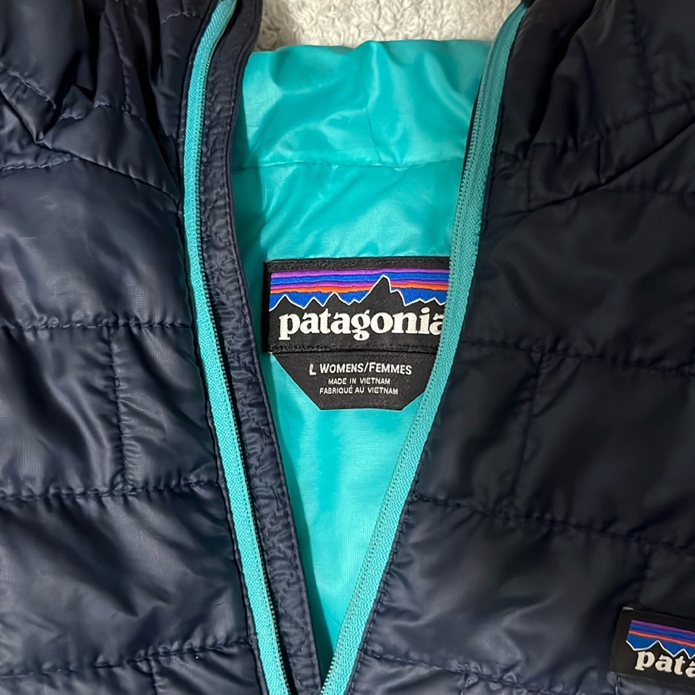 Navy Blue Patagonia Pullover; Women’s Blue Patagonia Pullover with zipper pocket